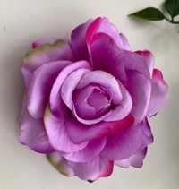  Hårrose/Stofrose på Hårklips/brochepin, lilla med et stref af grøn/pink